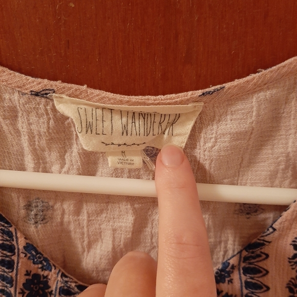 🌷3/$15 - Sweet Wanderer boho top - Picture 2 of 4